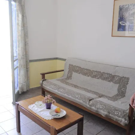 Amazones Aparthotel 3*