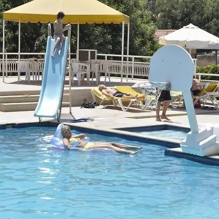 Aparthotel Amazones 3*